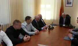 Sunkiaatlečių pagerbimas pas merą