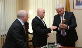 Sunkiaatlečių pagerbimas pas merą