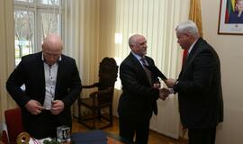 Sunkiaatlečių pagerbimas pas merą