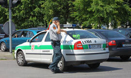 Panevėžyje pradurtos policijos automobilio padangos