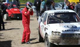 Autokrosas Gargžduose: 4 "stogai" ir moterys