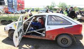 Autokrosas Gargžduose: 4 "stogai" ir moterys
