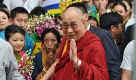 Dalailama su tūkstančiais šalininkų paminėjo savo 80-ąjį gimtadienį