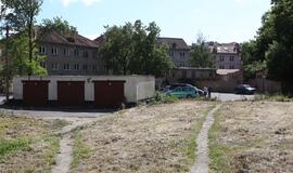 Dėl naujos gatvės aukos garažus