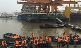 Kinijoje apvirto 450 žmonių gabenęs kruizinis laivas