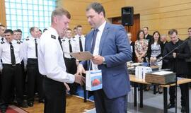 Jūreivystės mokykloje įteikti diplomai