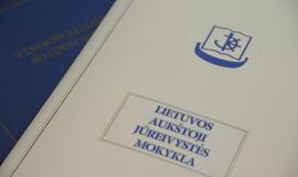 Jūreivystės mokykloje įteikti diplomai