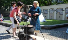 Muziejaus kiemelyje atgimė senieji amatai