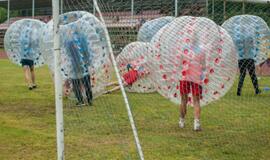 Šilutėje vyko pirmasis Lietuvoje "zorbing" futbolo čempionatas