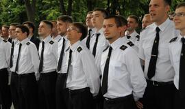 Jūreivystės mokykloje įteikti diplomai