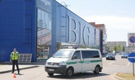 Pagrasinta susprogdinti prekybos centrą BIG