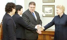 Tyla nuperkama už pinigus