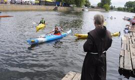 Baidarininkai išplaukė prieš srovę