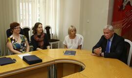 Savanorių apdovanojimas pas Merą