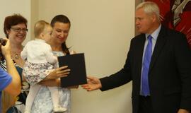 Savanorių apdovanojimas pas Merą