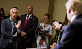 Donaldas Trampas išvarė žurnalistą iš spaudos konferencijos