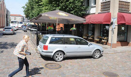 Kavinės gatvėse: daugiau naudos ar žalos?