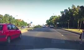 Nepraleido pėsčiojo, nepaisė raudono signalo