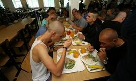 Į Klaipėdą atvyko pirmieji šauktiniai