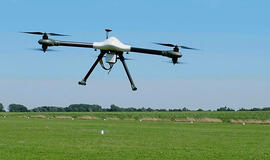 Rekordas: bepilotė skraidyklė pakilo net į 400 metrų aukštį