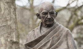 Rusnėje - paminklas Gandžiui ir Kalenbachui