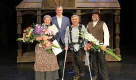 Apie teatrą, sceną ir sukaktis