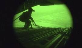 JAV nuosaikiems sukilėliams Sirijoje išmetė 50 tonų amunicijos