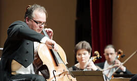 Kviečia "Carl Philipp Emanuel versus Johann Sebastian"