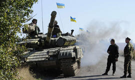 Nepaisant paliaubų, Rytų Ukrainoje žuvo karys, dar du - sužeisti