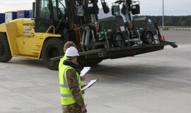 Į Klaipėdos uostą atplaukė britų karo technika pratyboms