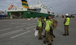 Į Klaipėdos uostą atplaukė britų karo technika pratyboms