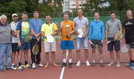 Senjorai varžėsi teniso aikštyne