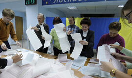 Ukrainos vietos valdžios rinkimuose pirmauja Petro Porošenkos partija