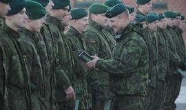 Lietuvos kariuomenės diena: karių rikiuotė KU aikštėje