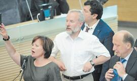 Rodomi konservatorių korupcijos ženklai