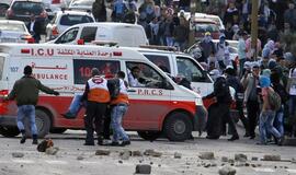 Vakarų Krante per susirėmimus su Izraelio pajėgomis nukentėjo dešimtys palestiniečių