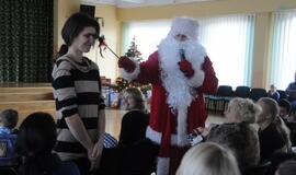 Onkologinėmis ligomis sergantiems vaikams skirta Kalėdų šventė Ąžuolyno gimnazijoje