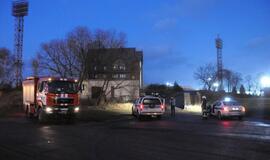 BMW pylė į stadiono vartus