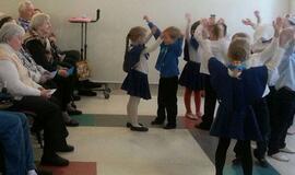 Senjorams - darželinukų dėmesys