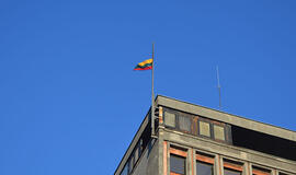 Ant teatro suplėvesavo nauja vėliava