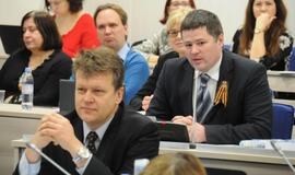 Viačeslavas Titovas posėdžiui pasipuošė Georgijaus juostele