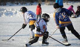 Kaimynų žiemos žaidynės ant Mumlaukio ežero ledo
