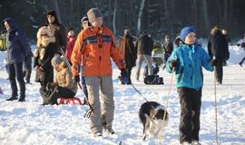 Kaimynų žiemos žaidynės ant Mumlaukio ežero ledo