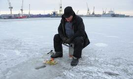 Malkų įlankoje pasirodė pirmieji žvejai