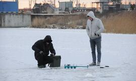 Malkų įlankoje pasirodė pirmieji žvejai