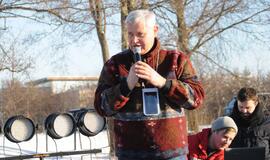 Kaimynų žiemos žaidynės ant Mumlaukio ežero ledo