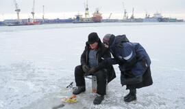 Malkų įlankoje pasirodė pirmieji žvejai