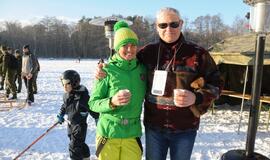 Kaimynų žiemos žaidynės ant Mumlaukio ežero ledo