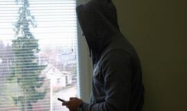 Paklausė laiko ir apiplėšė