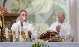 Ruandos kunigas Hermanas Šulcas Klaipėdos Marijos Taikos Karalienės bažnyčioje